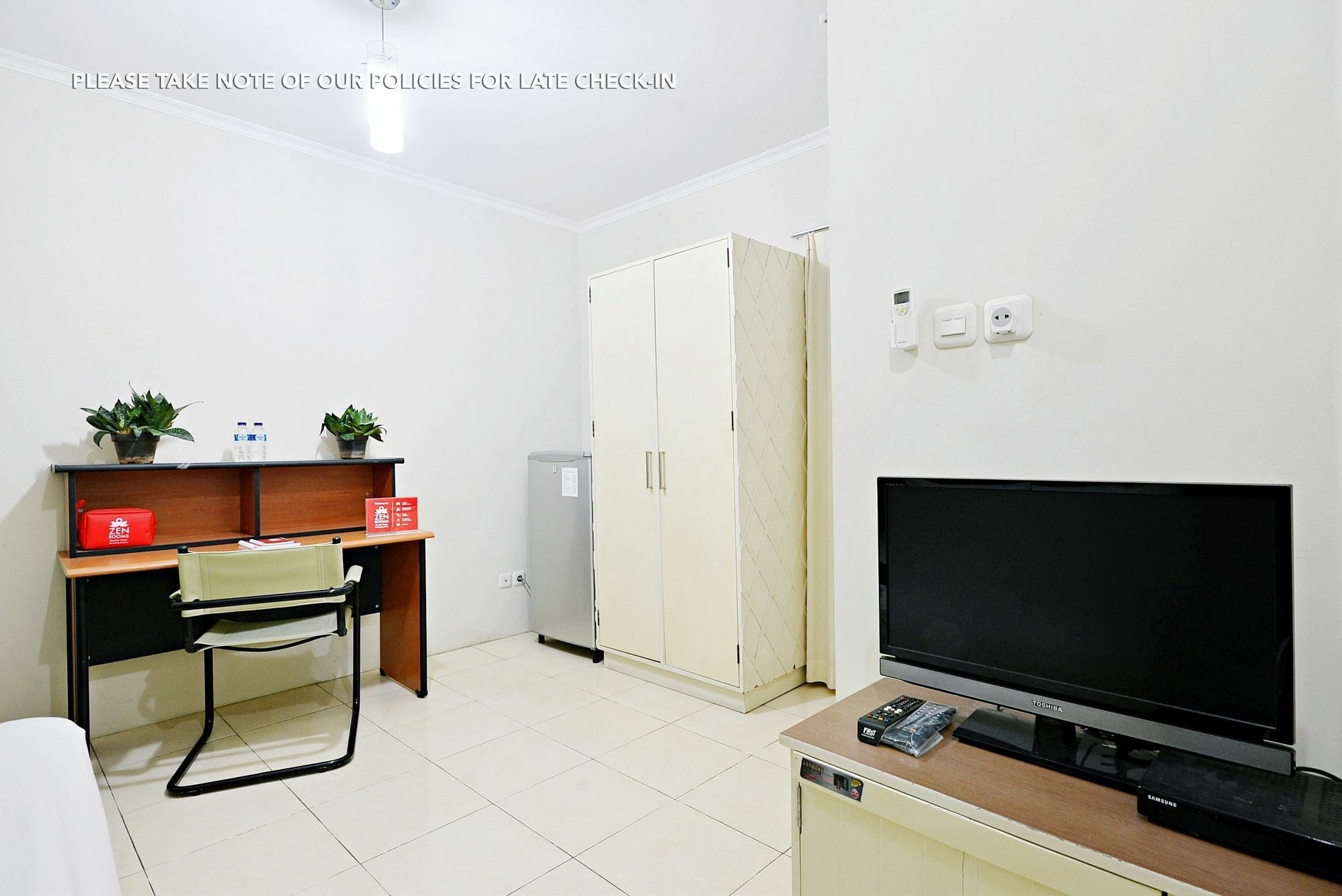 Zen Rooms Mampang Prapatan Джакарта Экстерьер фото