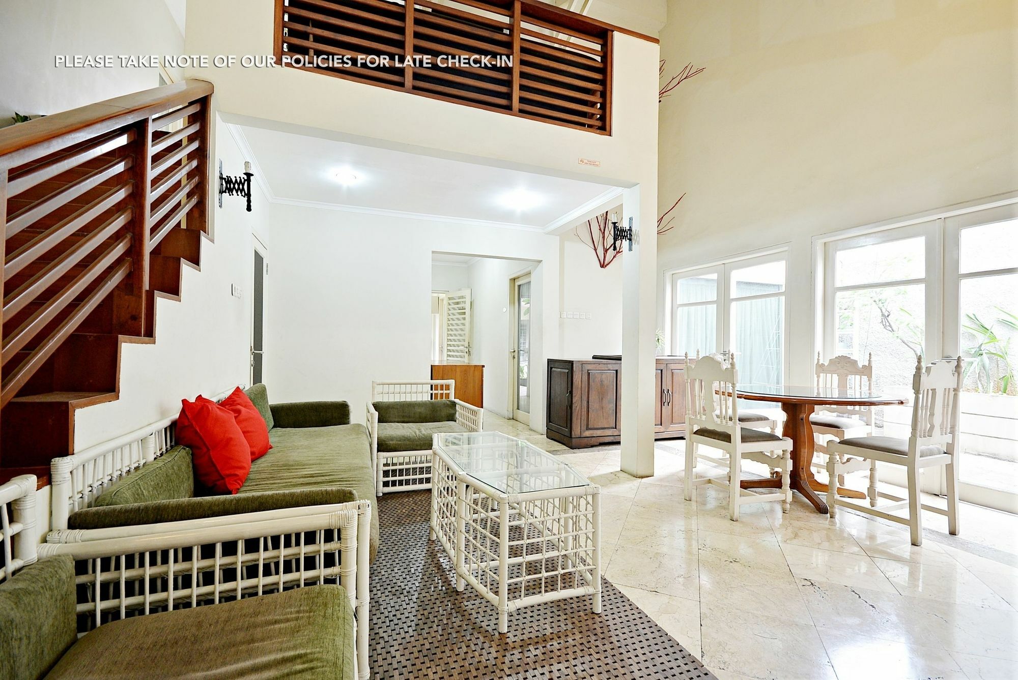 Zen Rooms Mampang Prapatan Джакарта Экстерьер фото
